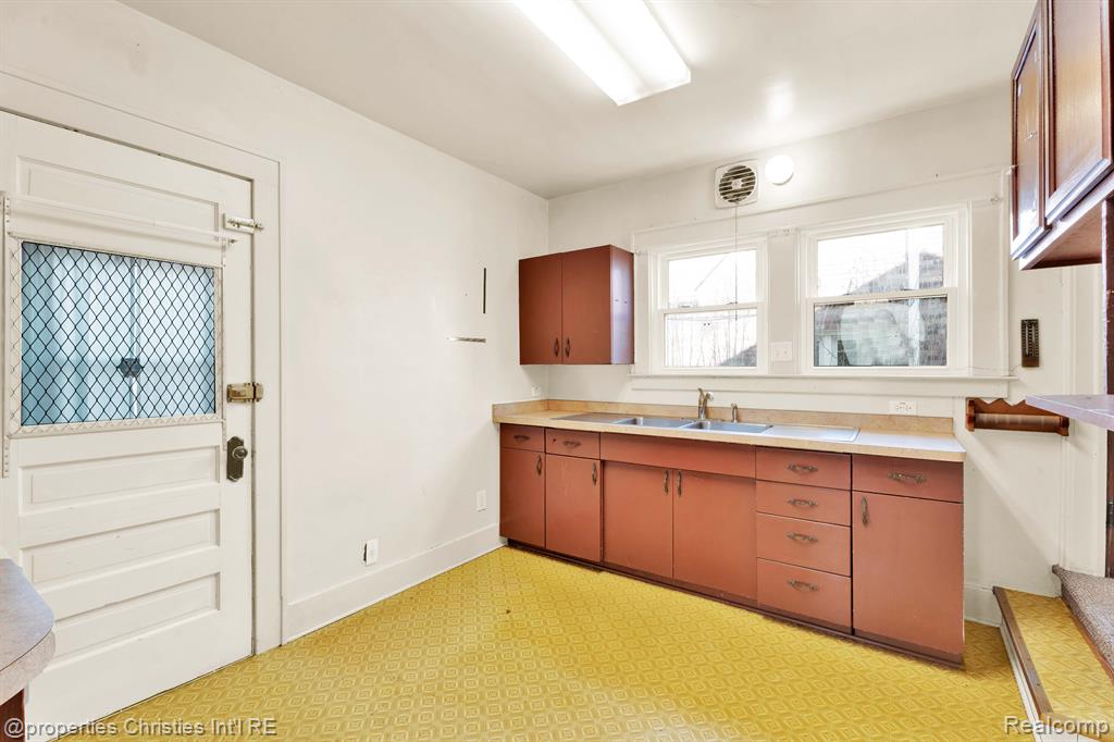 418 S Maple Avenue, Royal Oak, MI 48067 — Photo 11