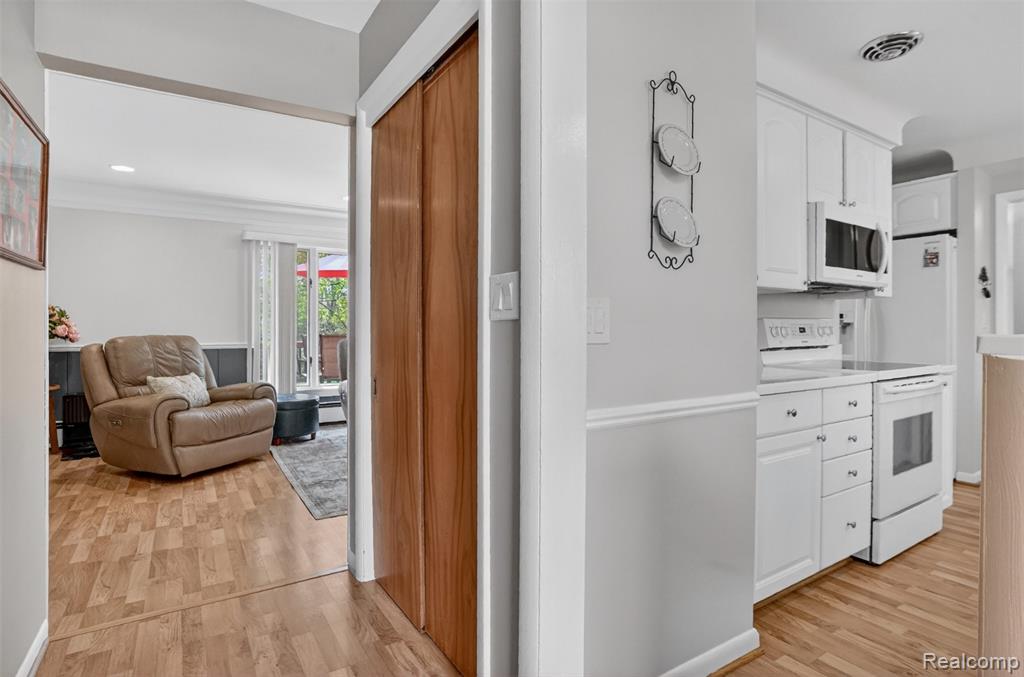 95 Windsor Road, Rochester Hills, MI 48307 — Photo 13