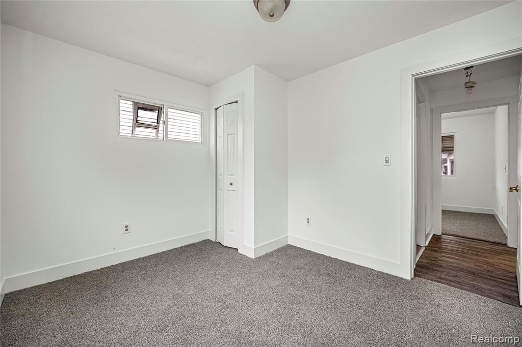 975 E Barrett Avenue, Madison Heights, MI 48071 — Photo 19