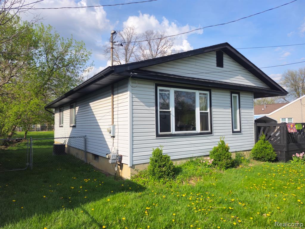 1353 E Decamp Street, Burton, MI 48529 — Photo 3