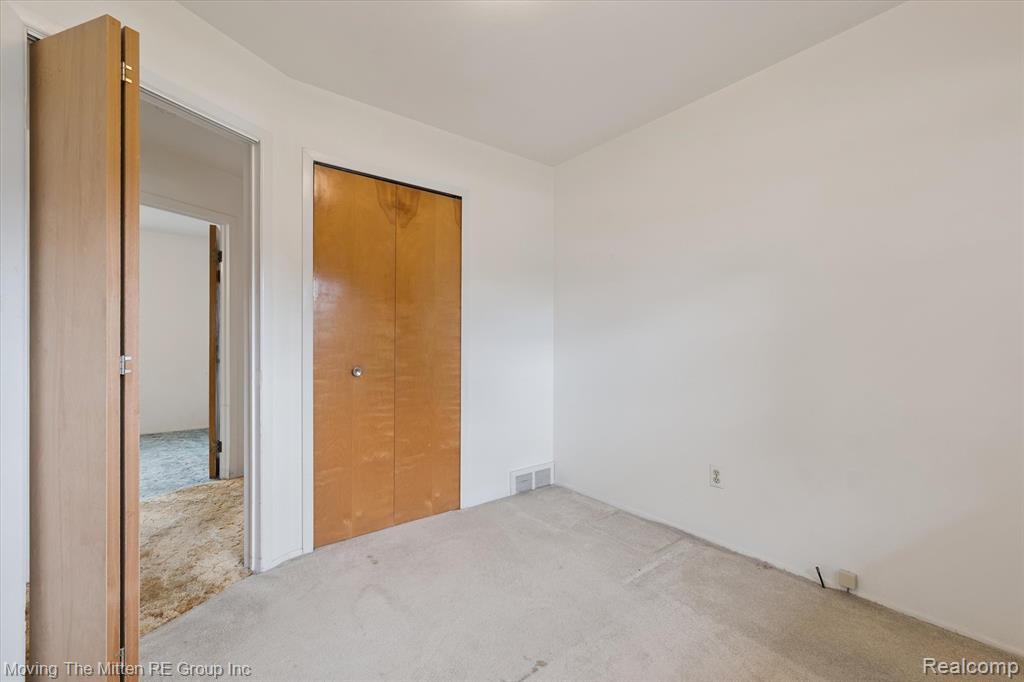 6484 Huntleigh Street, Garden City, MI — Photo 25