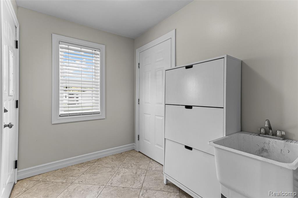 23364 Clark road Road, Belleville, MI 48111 — Photo 17