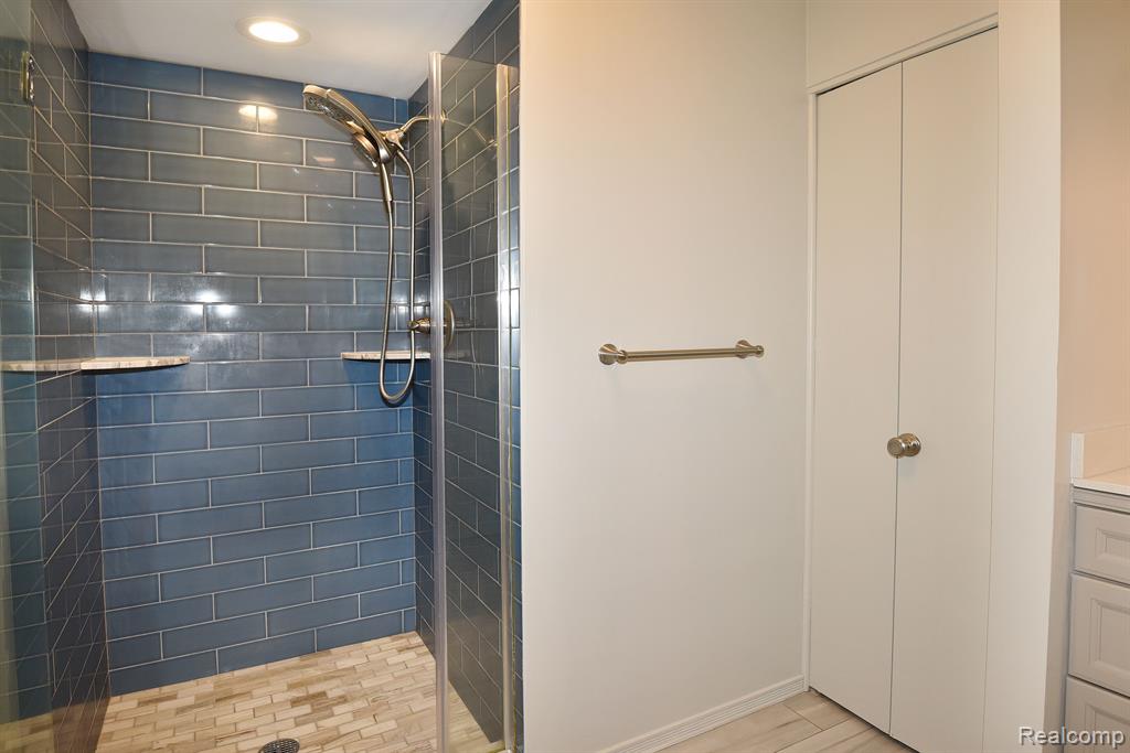 4041 W MAPLE Road, E101, Bloomfield Hills, MI 48301 — Photo 21