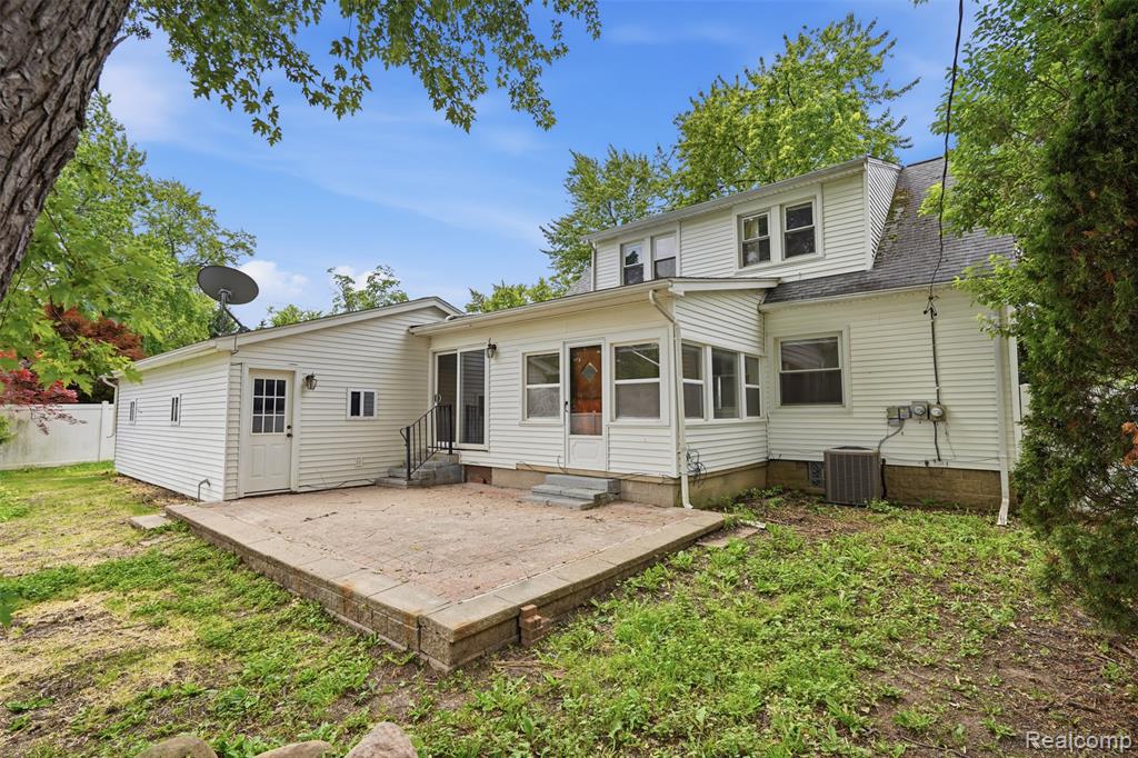 75 Preston Avenue, Waterford, MI 48328 — Photo 34