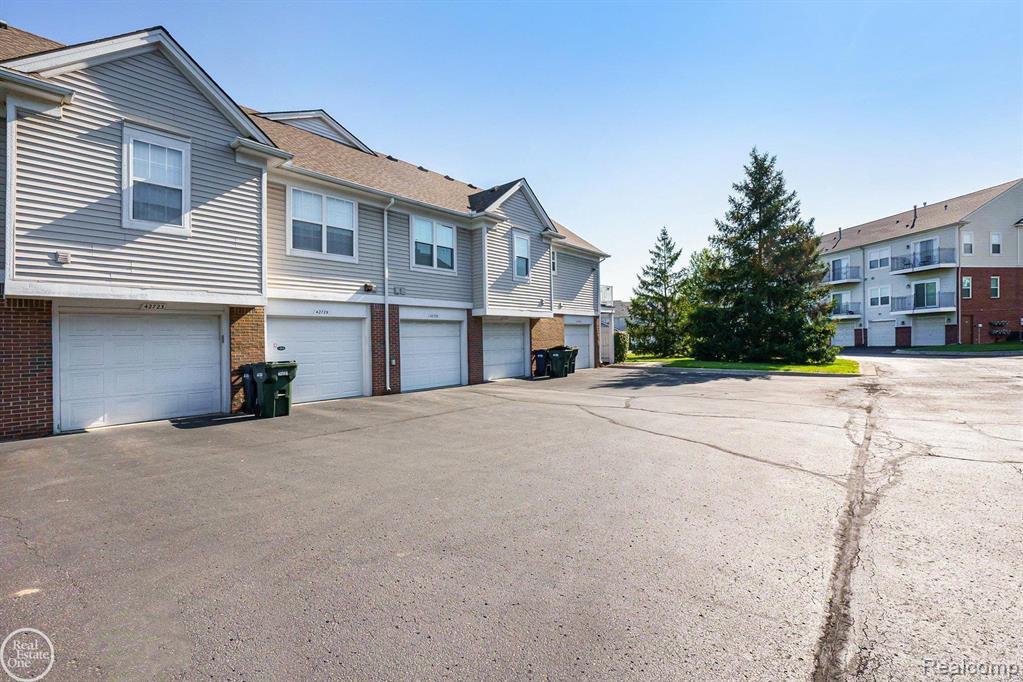 42735 Richmond Drive, Sterling Heights, MI 48313 — Photo 19