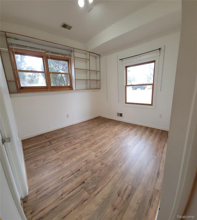 890 Tyrone Avenue, Waterford, MI 48328 — Photo 14