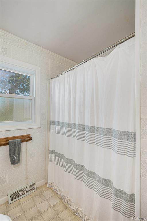 6041 Roberta Street, Burton, MI 48509 — Photo 16