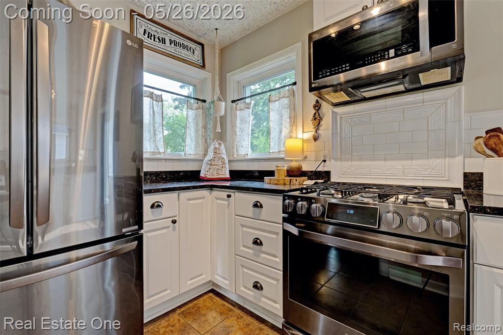 6394 Manson Drive, Waterford, MI 48329 — Photo 8