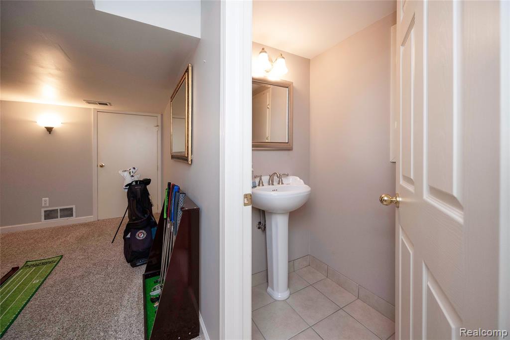 826 Larchlea Drive, Birmingham, MI 48009 — Photo 46