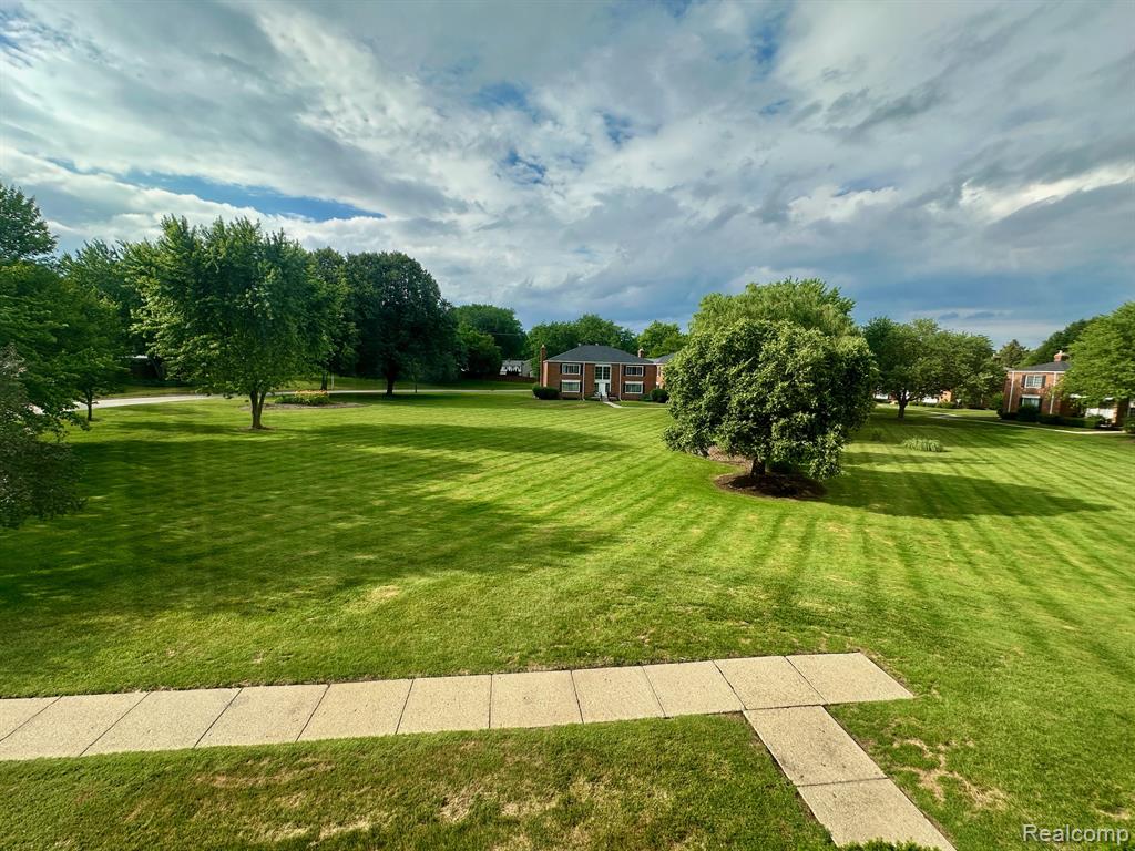 628 E Fox Hills Drive, Bloomfield Hills, MI 48304 — Photo 4