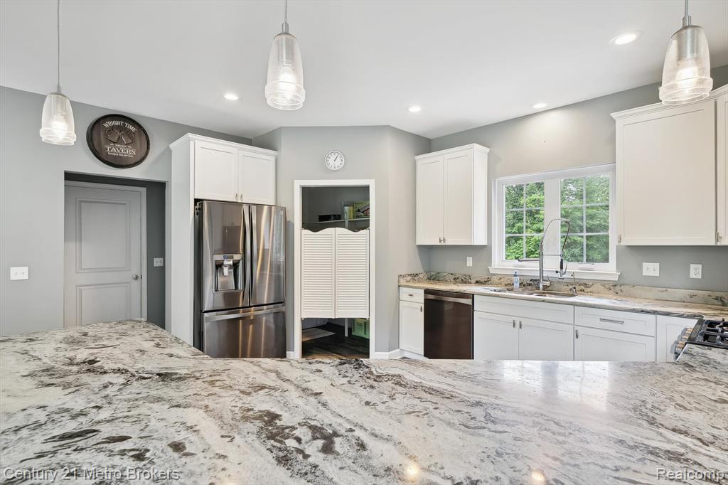 9119 Hegel Road, Goodrich Vlg, MI — Photo 13