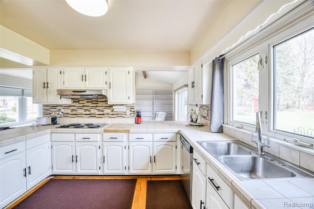 41862 Baintree Circle, Northville, MI 48168 — Photo 14