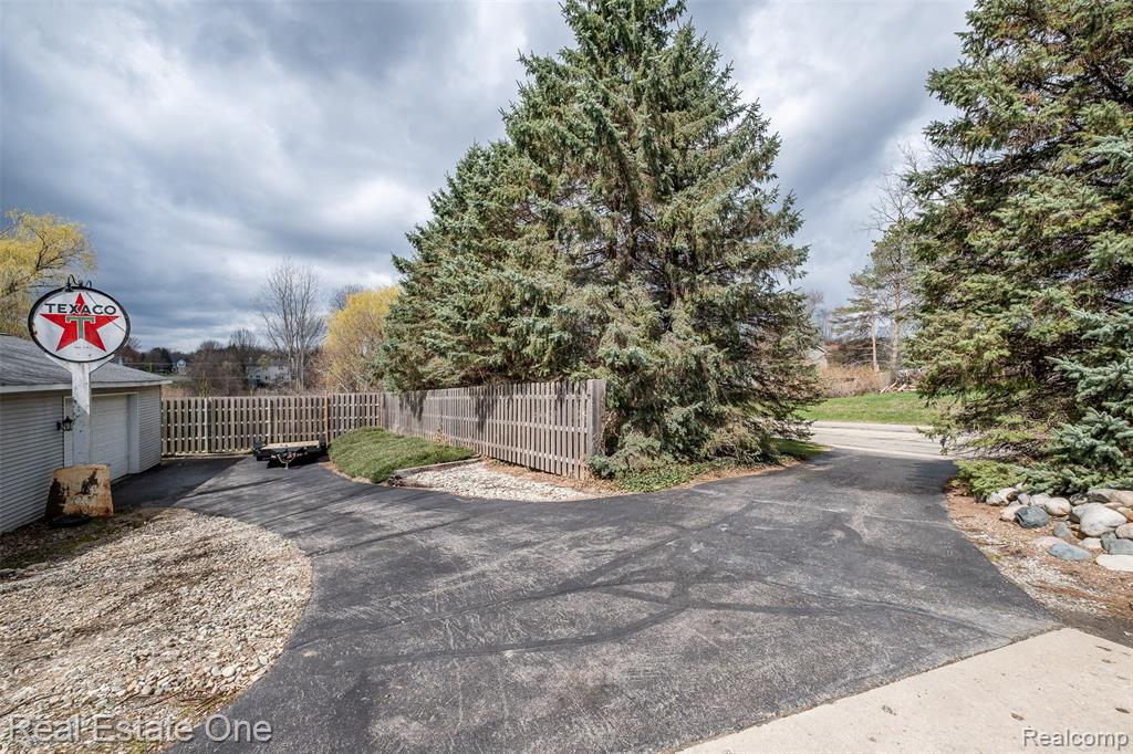11030 Marshall Road, South Lyon, MI 48178 — Photo 51