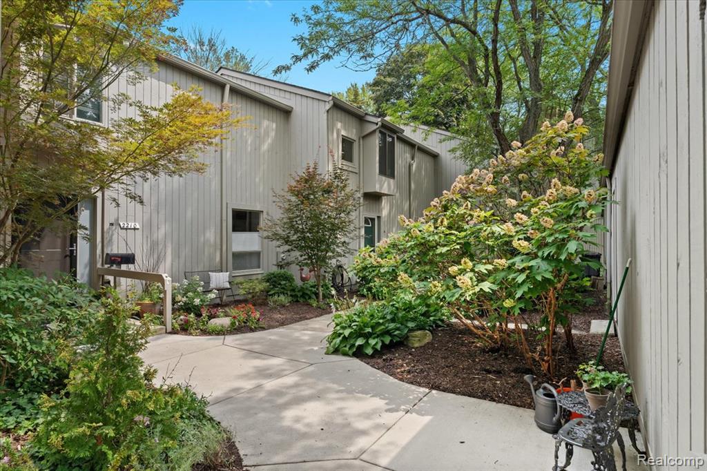 2208 Applewood Court, Ann Arbor, MI 48103 — Photo 40