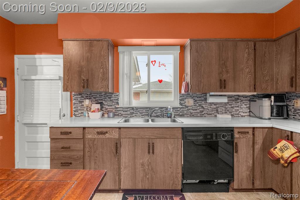 8512 Norborne Avenue, Dearborn Heights, MI 48127 — Photo 13
