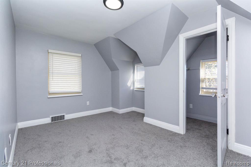 9357 Piedmont Street, Detroit, MI 48228 — Photo 21