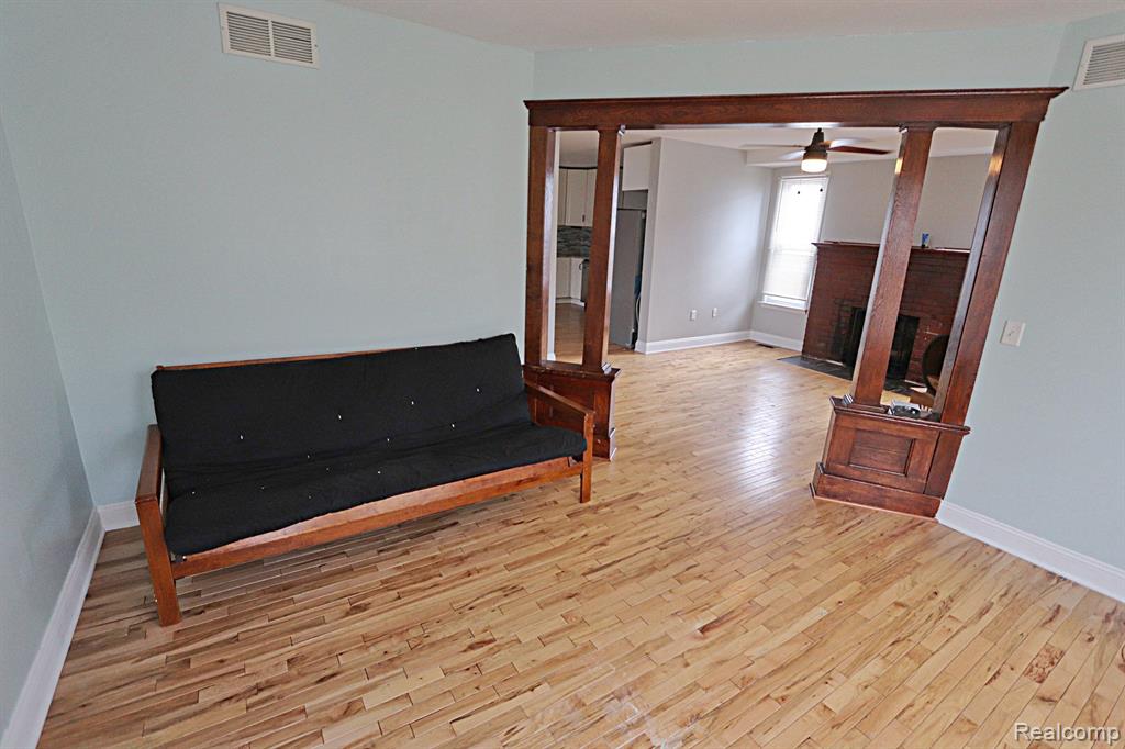 802 E 11 MILE Road, Royal Oak, MI 48067 — Photo 3