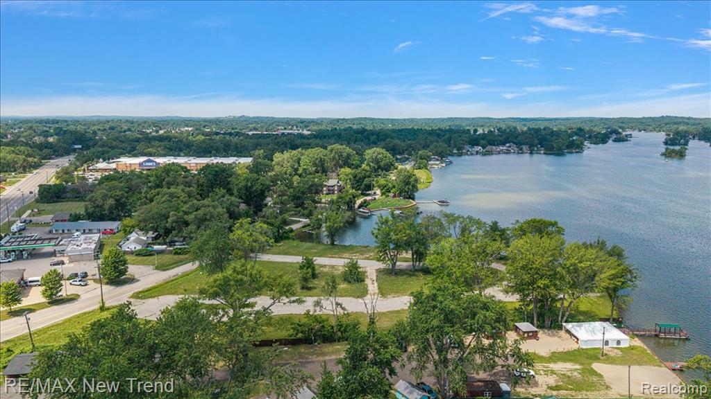 8300 Pontiac Lake Road, White Lake, MI — Photo 16