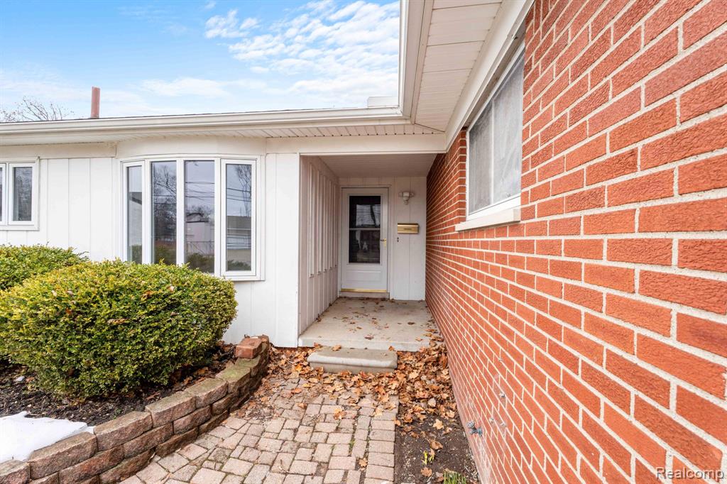 915 James K Boulevard, Pontiac, MI 48341 — Photo 13