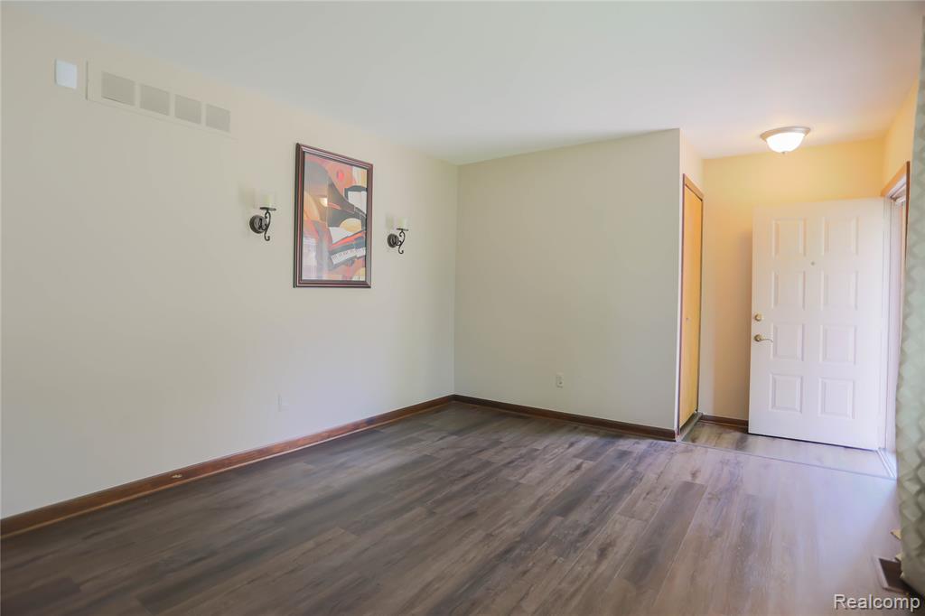 40755 Oakwood Court, Clinton Twp, MI 48038 — Photo 14