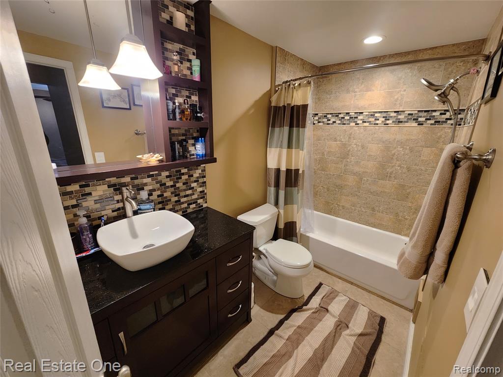 45529 Essex Drive, Macomb, MI 48044 — Photo 22