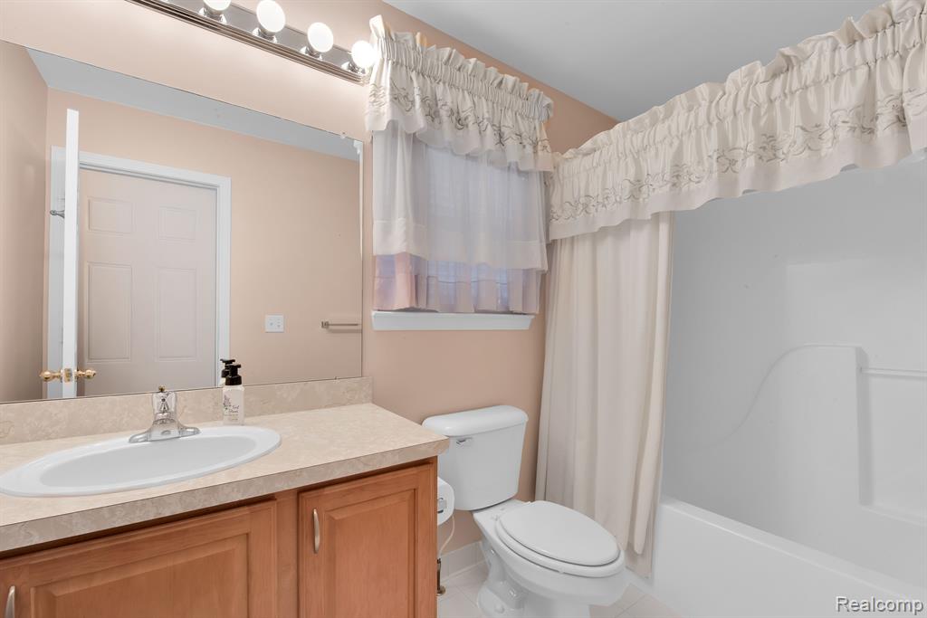 23778 ASHLEY Drive, Flat Rock, MI 48134 — Photo 18
