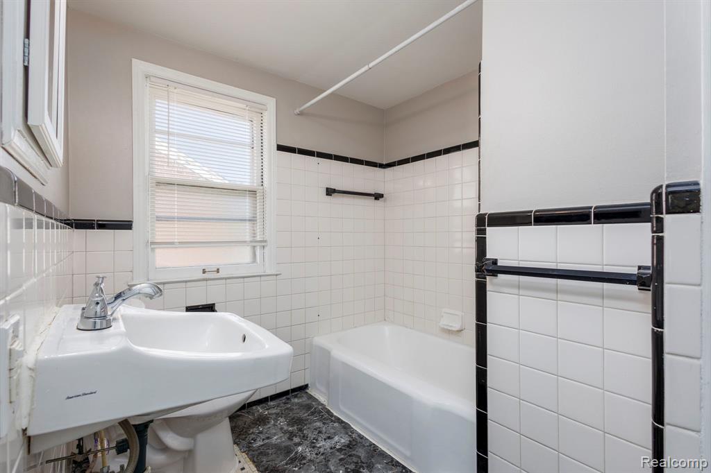 13821 Fairmount Drive, Detroit, MI 48205 — Photo 12