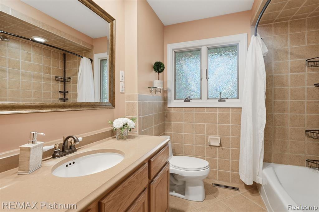 1546 S Milford Road, Milford, MI 48381 — Photo 17