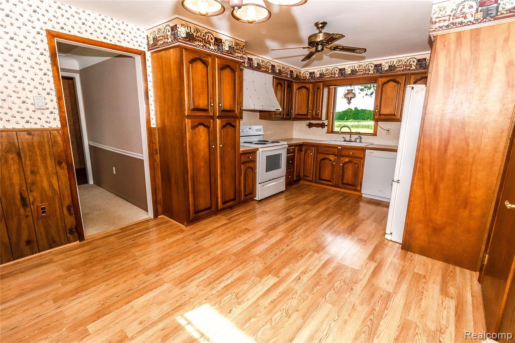 9197 Henderson Road, Otisville, MI 48463 — Photo 7