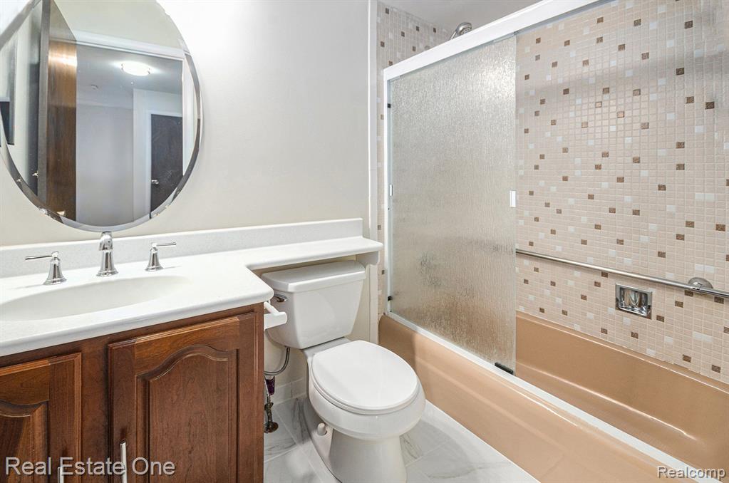 3092 LINDENWOOD Drive, Dearborn, MI 48120 — Photo 12
