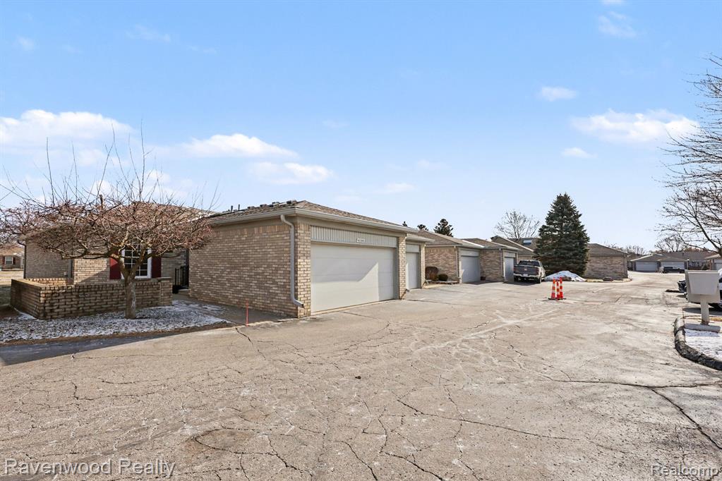48588 Hudson Bay Court, 116, Shelby Twp, MI 48315 — Photo 2