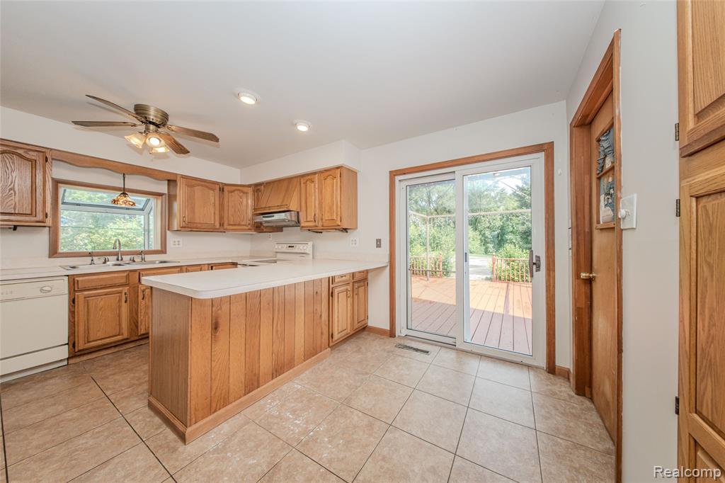9042 Gale Road, White Lake, MI — Photo 33