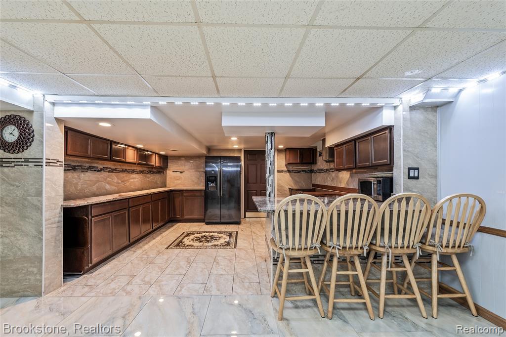 6921 Robindale Avenue, Dearborn Heights, MI 48127 — Photo 25