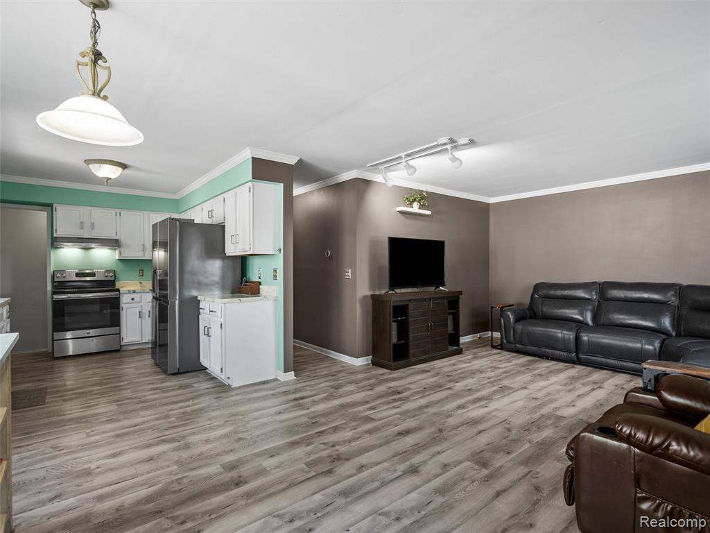 47080 Greenview Road, Shelby Twp, MI 48317 — Photo 4