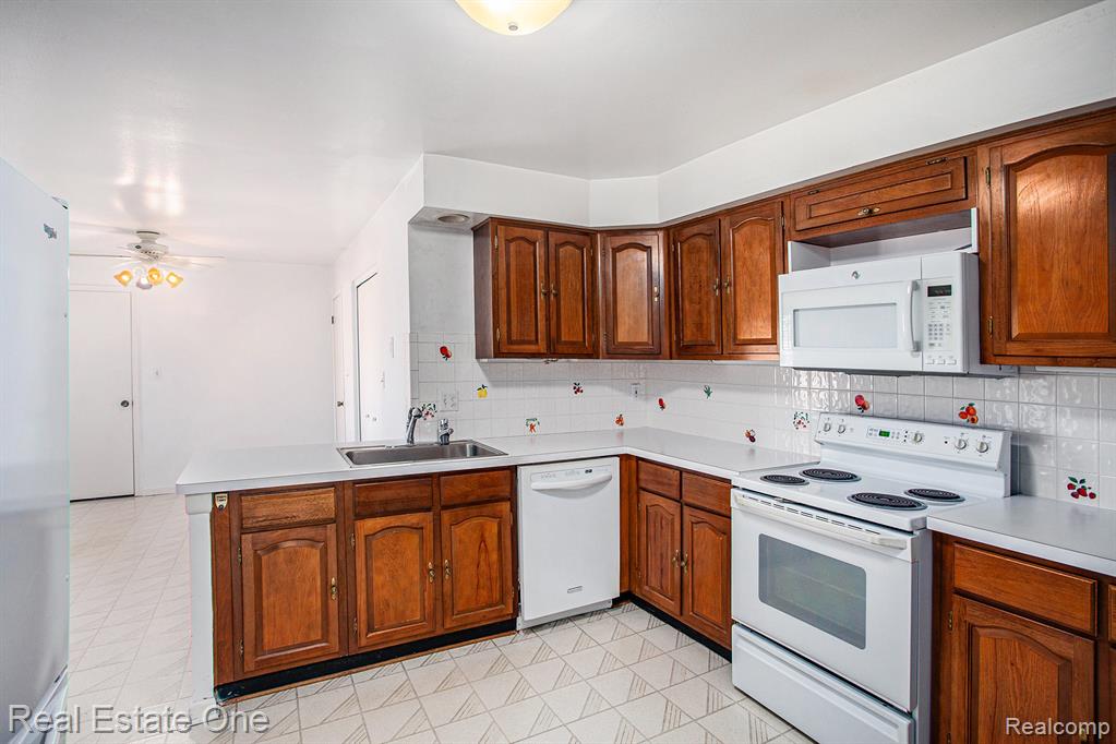 7187 Pebble Park Drive, West Bloomfield, MI — Photo 12