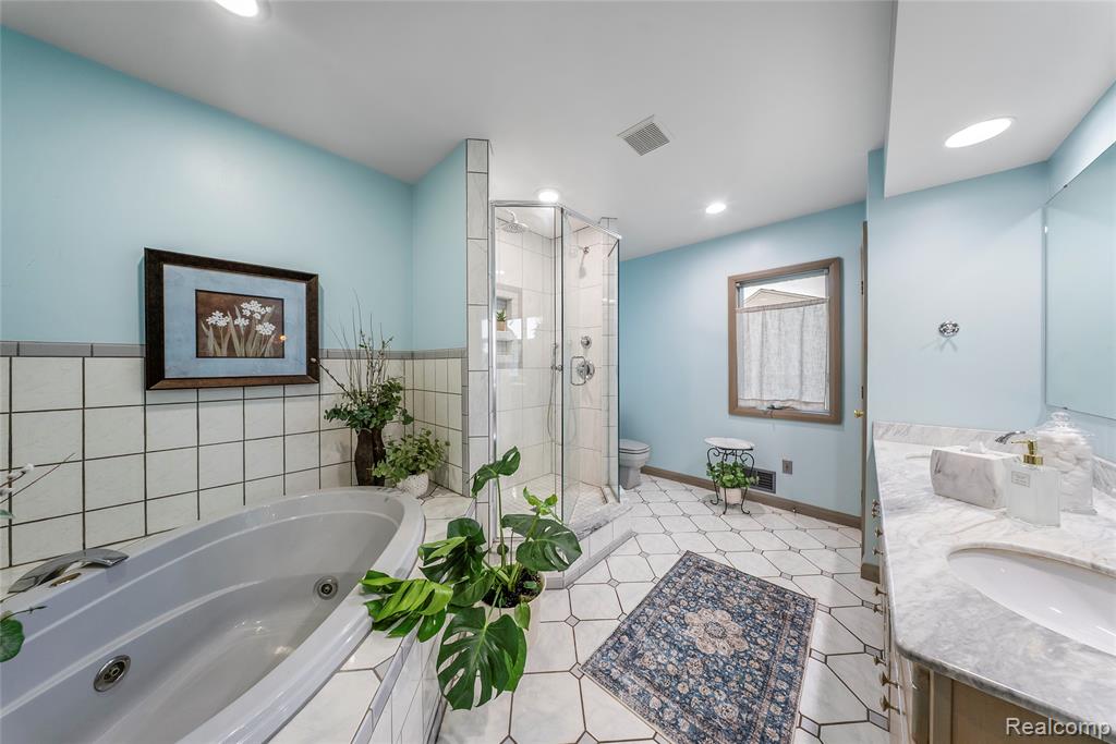 30500 Bayview Drive, Gibraltar, MI — Photo 24