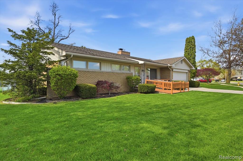 7439 Carrousel Boulevard, Westland, MI — Photo 2