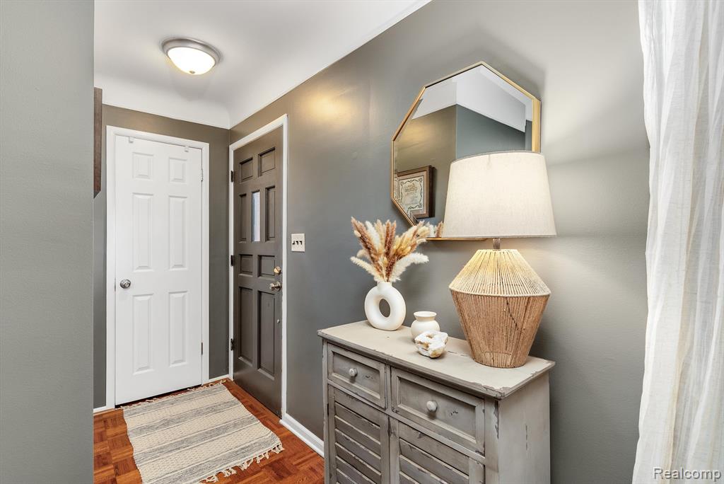 535 JAMAICA Drive, Troy, MI 48083 — Photo 5