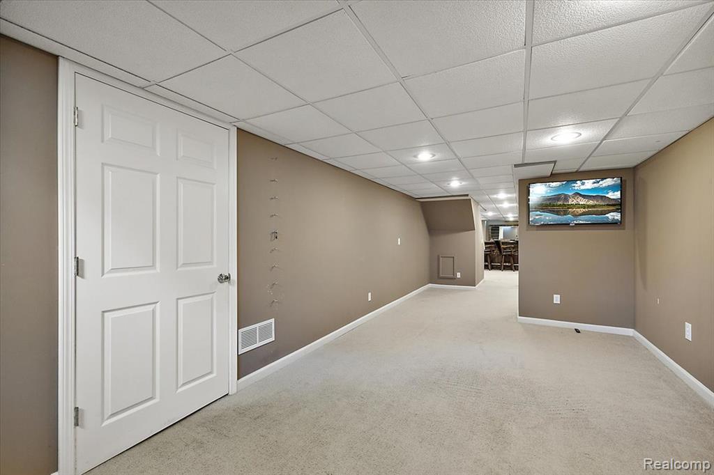 6591 Tree Knoll Drive, Troy, MI 48098 — Photo 46