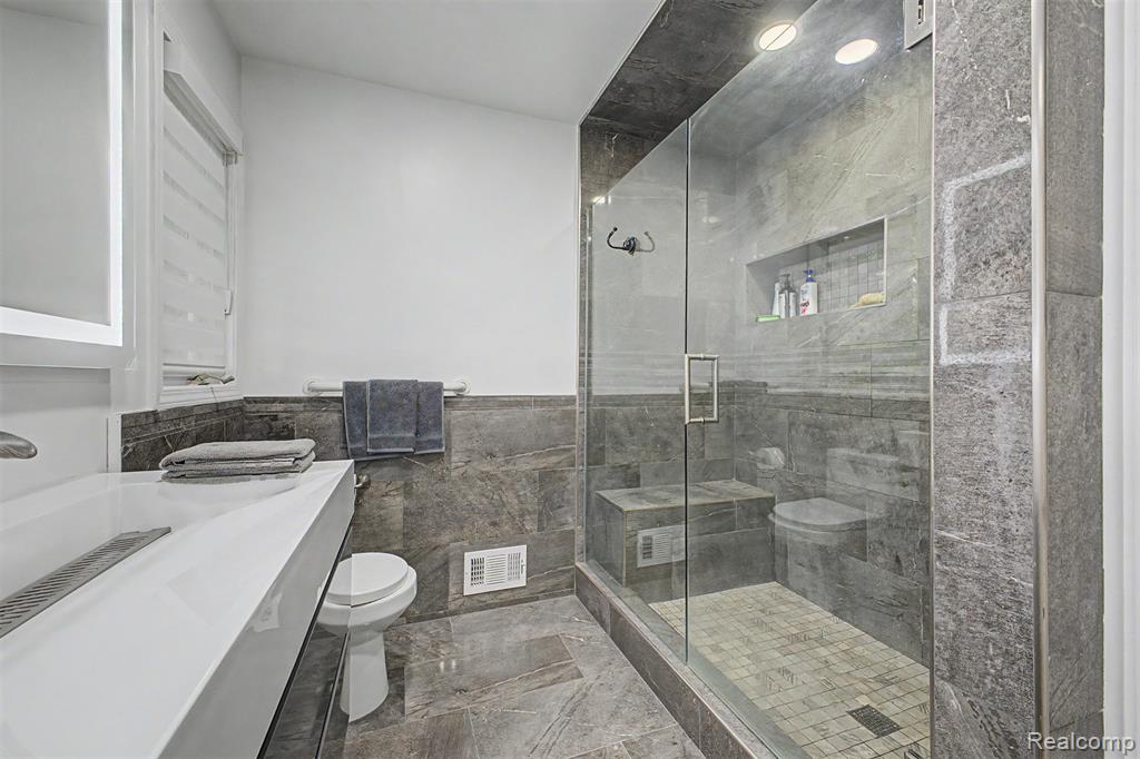 816 N Beech Daly Road, Dearborn Heights, MI 48127 — Photo 23