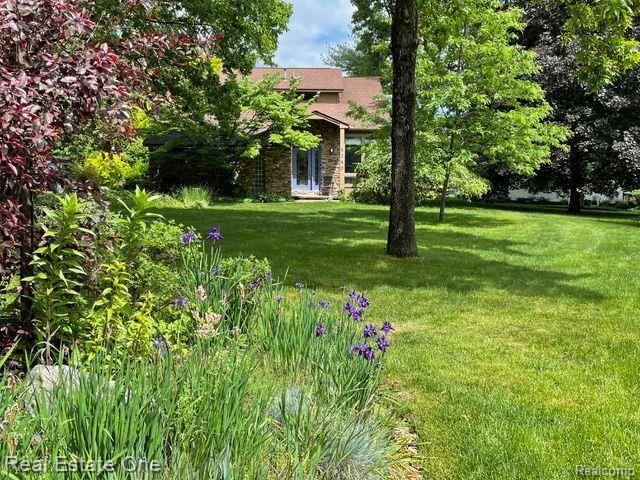 8260 ENGLEWOOD Drive, Clarkston, MI — Photo 4