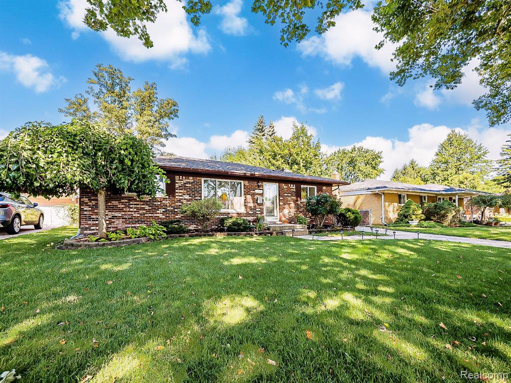 40141 RADCLIFF Drive, Sterling Heights, MI 48313 — Photo 27