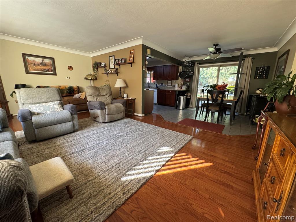 7665 Apache Trail Road, Temperance, MI 48182 — Photo 9