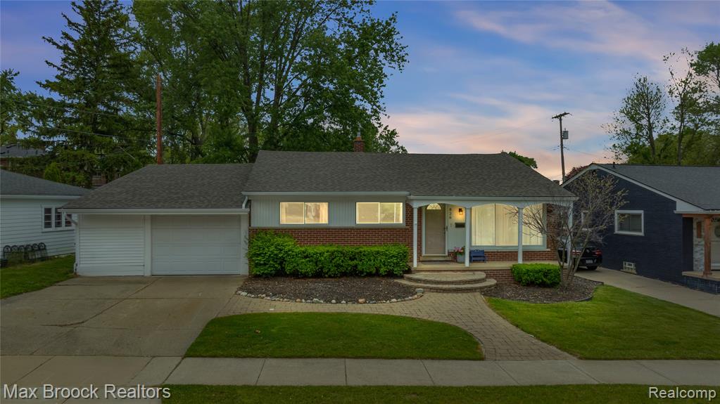 828 W Baker Avenue, Clawson, MI — Photo 2