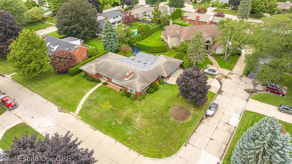 60 MOORLAND Drive, Grosse Pointe Shores, MI 48236 — Photo 72