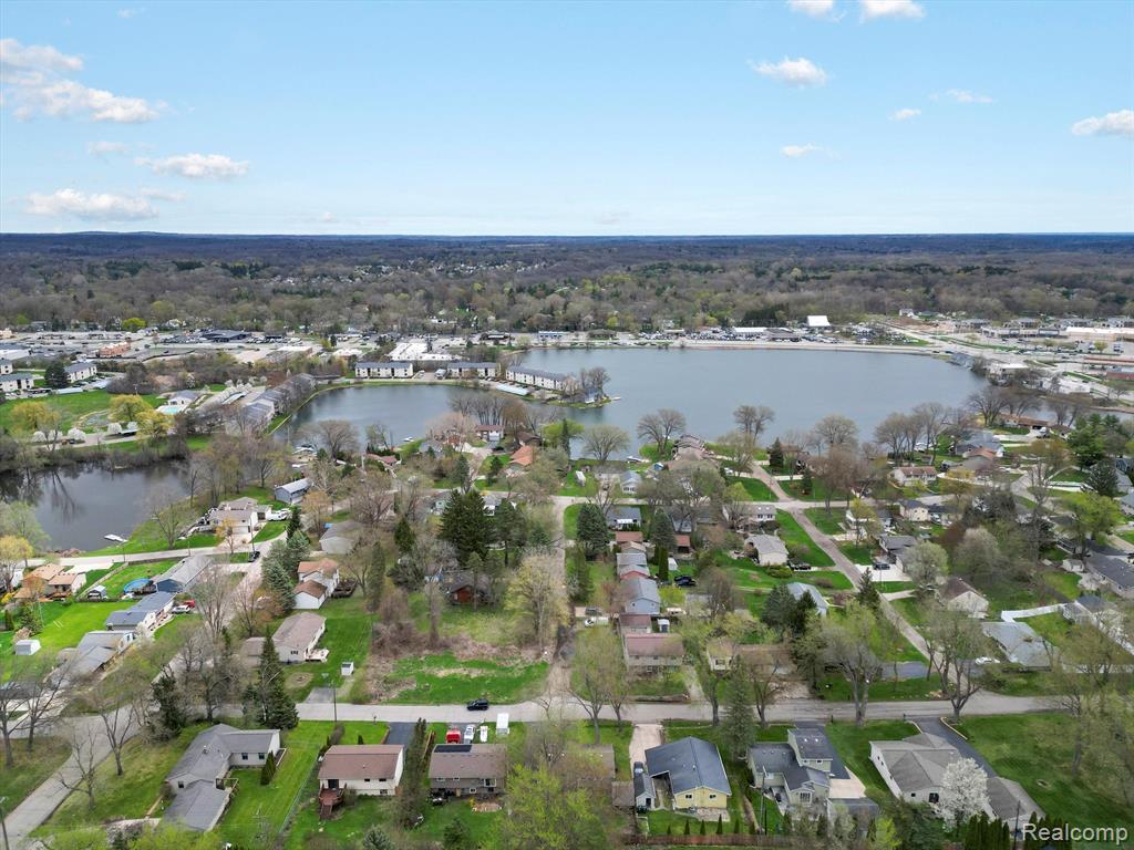 806 HARRY PAUL Drive, Lake Orion, MI 48362 — Photo 38