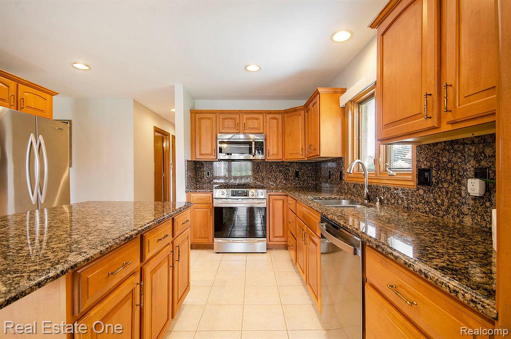 54149 Acadia Drive, Macomb, MI 48042 — Photo 15