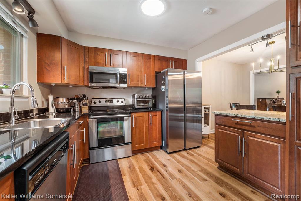 3914 OLD CREEK Road, Troy, MI 48084 — Photo 5