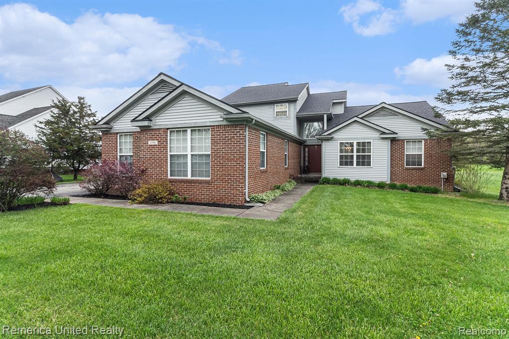 1390 COURTNEY, Hartland, MI 48353 — Photo 2