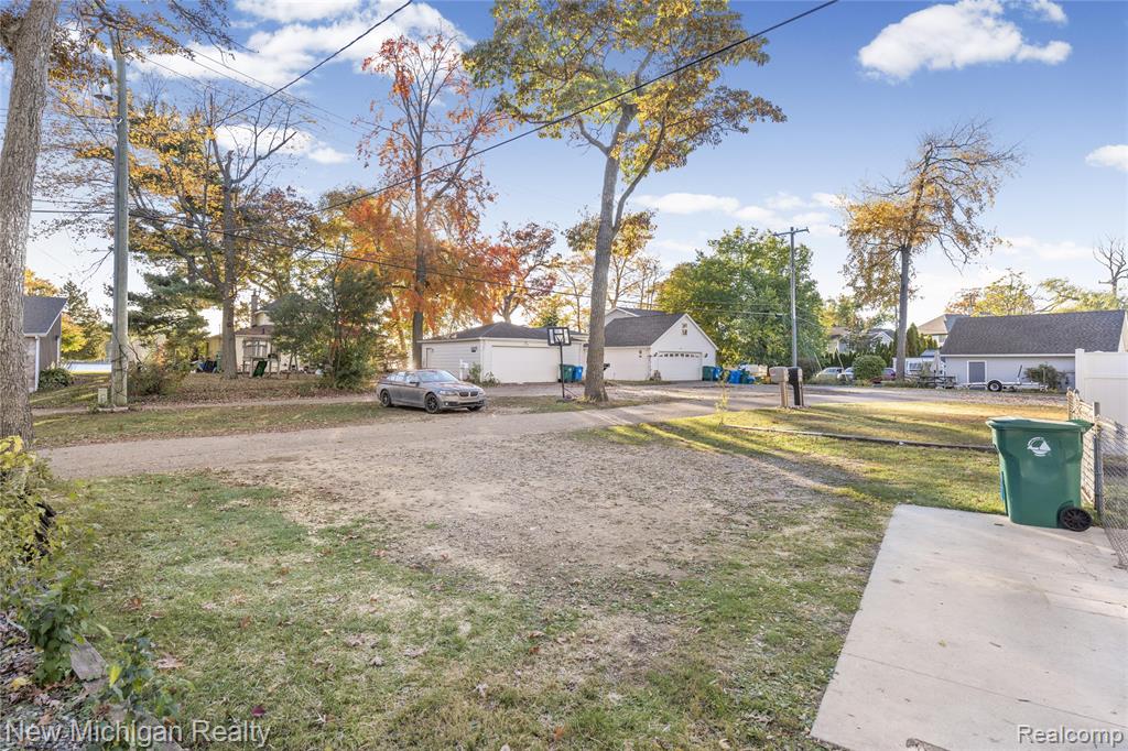8665 Cooley Lake Road, Commerce Twp, MI 48382 — Photo 12